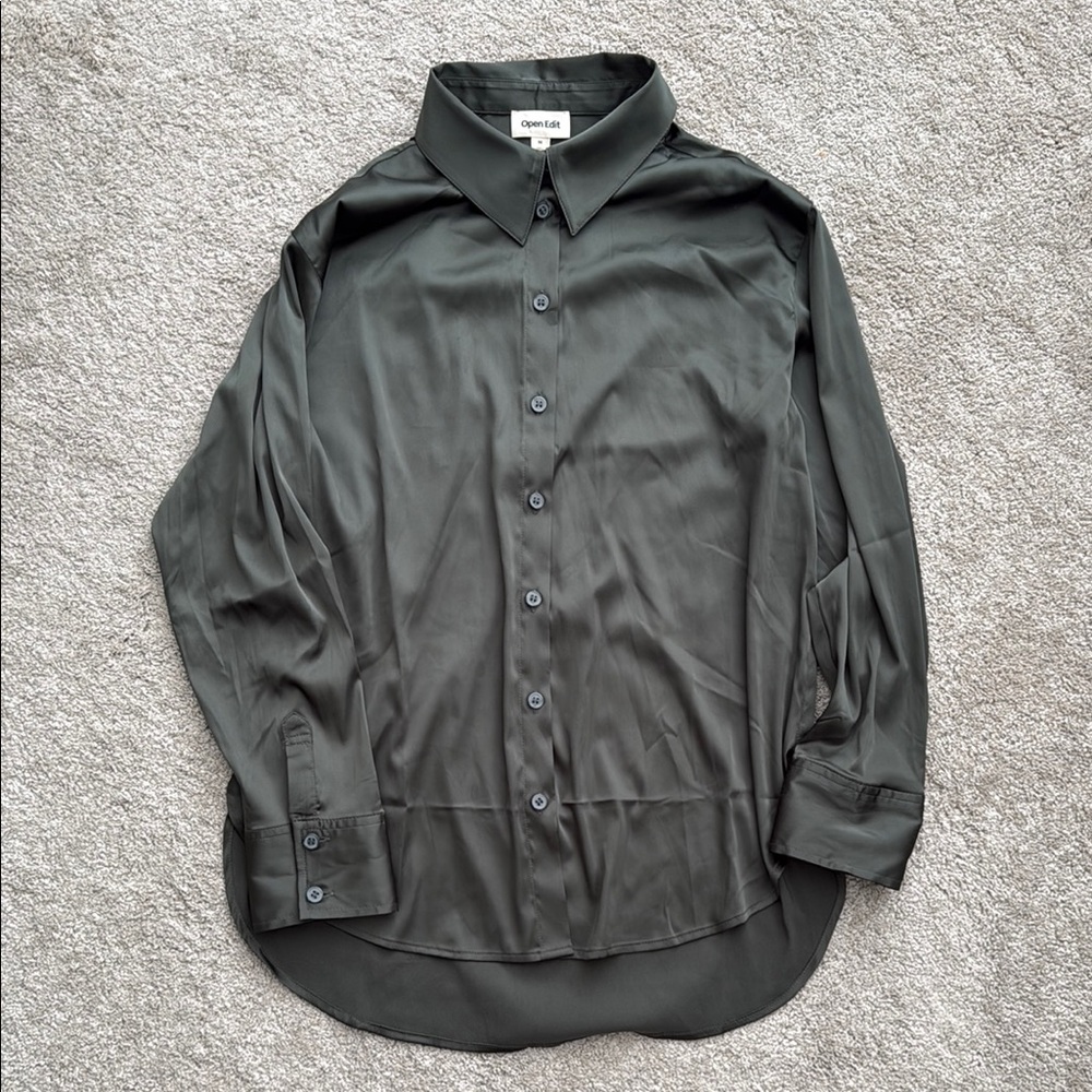 Green Button Down Shirt with Classic Collar and Relaxed Fit